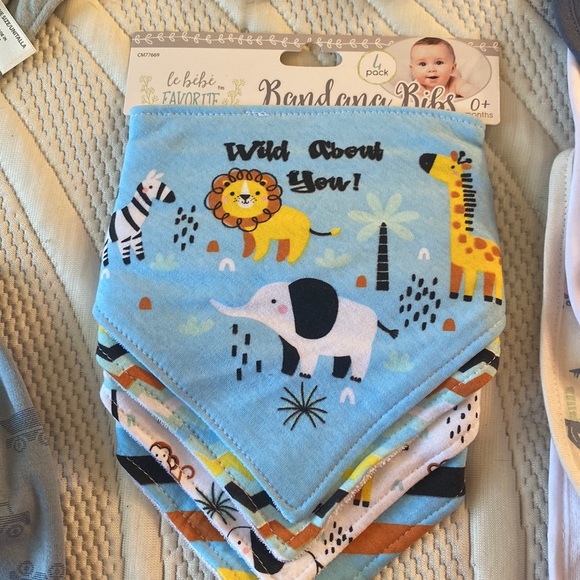 Baby Bibs, Socks, and outfit 0-3M - Picture 3 of 12